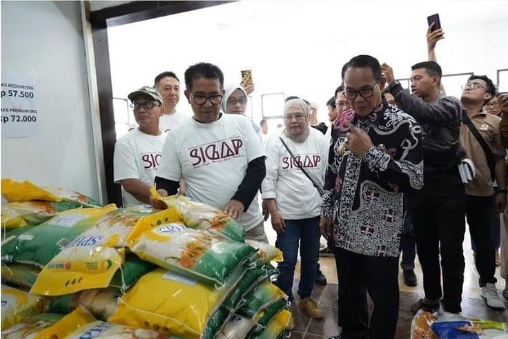 Salah satu upaya pemerintah menekan inflasi di Kaltim, peresmian Sigap Kios.  (FOTO: BIRO ADPIMPROV/ ADI SUSENO)