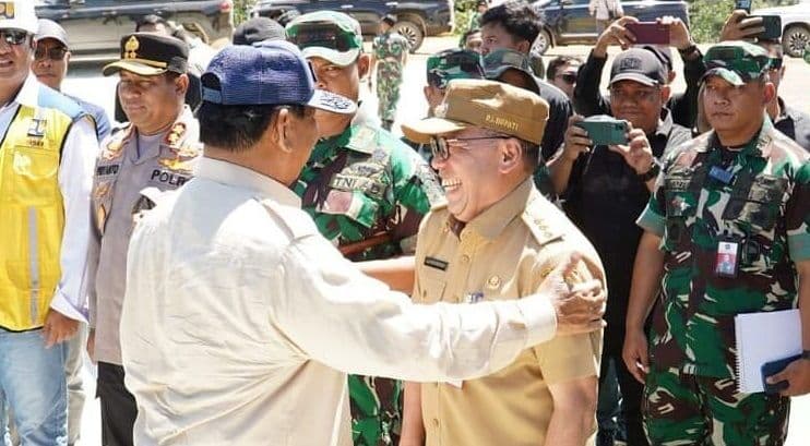  Penjabat (Pj) Bupati PPU Makmur Marbun mendampingi Menteri Pertahanan (Menhan) Prabowo Subianto dalam kunjungan kerja (kunker) ke lokasi pembangunan Ibu Kota Nusantara (IKN) Senin, (18/3/2024).