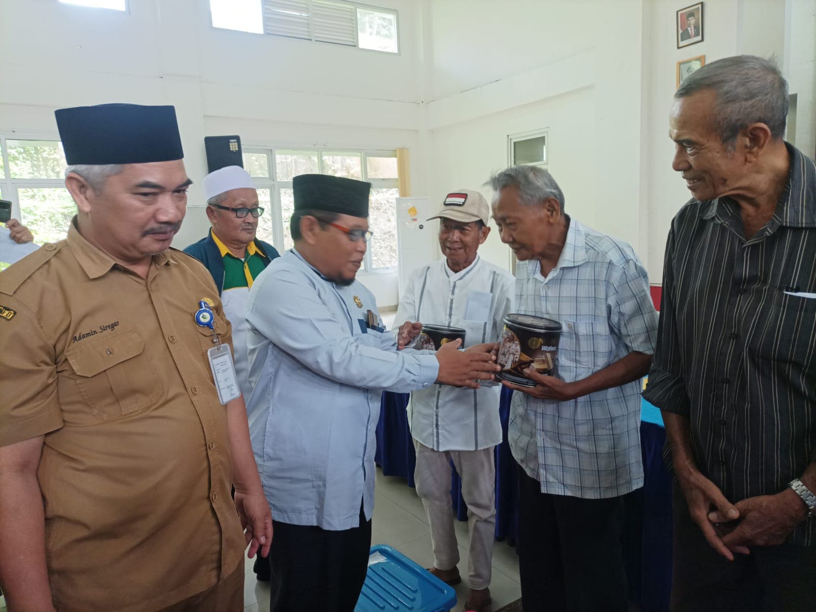 Baznas Kota Balikpapan menyalurkan paket ramadan bahagia tahun 2024 Masehi/1445 Hijiriah di Kecamatan Balikpapan Utara, pada hari Selasa, 19 Maret 2024