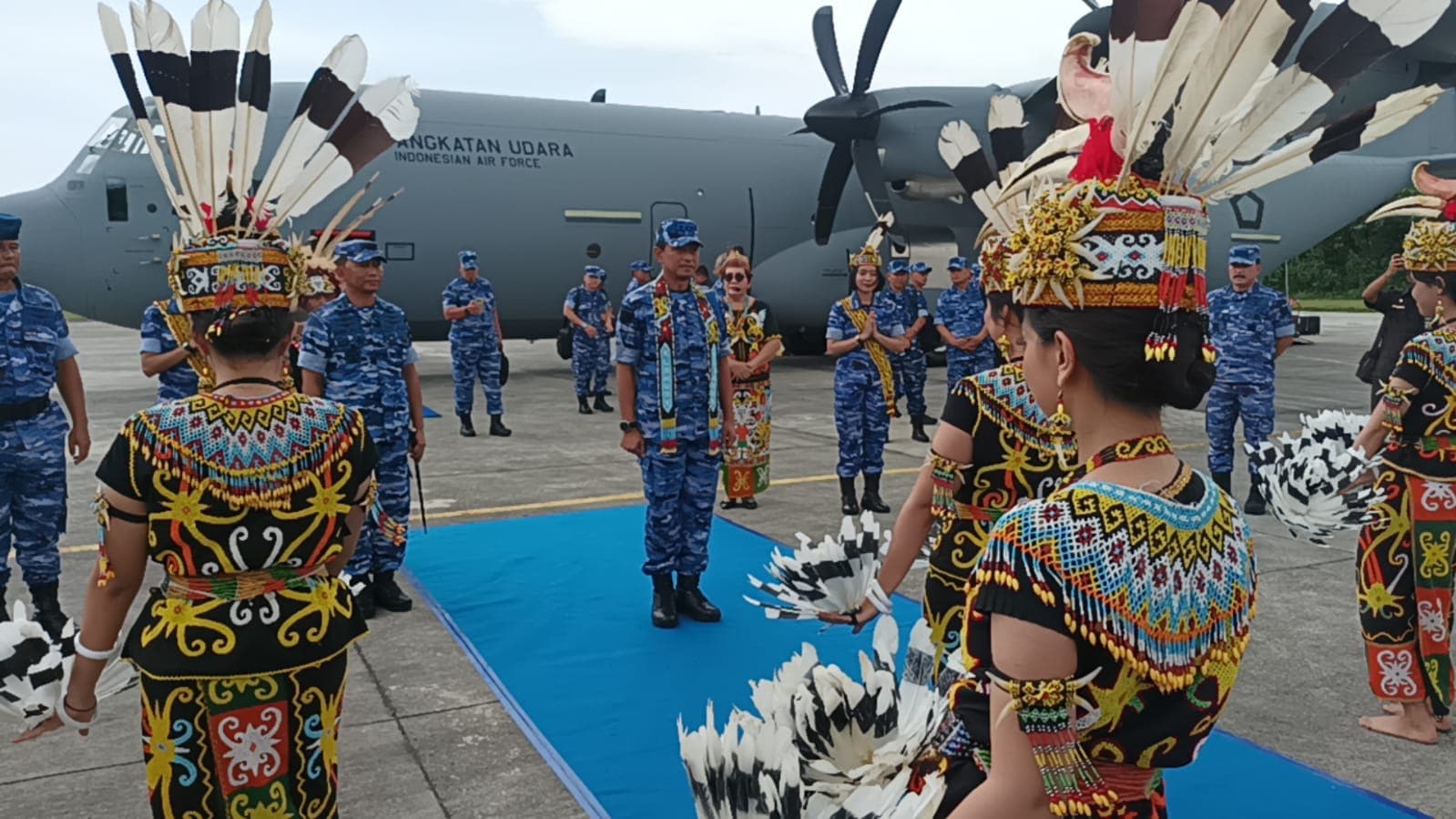 Wakasau, Marsdya TNI Andyawan Martono tiba di Baseops Lanud Dhomber Kota Balikpapan, dengan menggunakan pesawat Hercules C-130 J-30/A-1344, pada hari Rabu, 20 Maret 2024