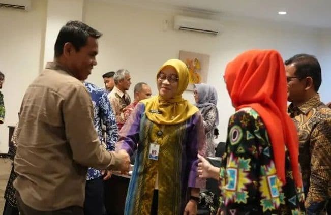 Sekda Kaltim, Sri Wahyuni membuka Forum Komunikasi Implementasi Strategi Pencapaian Universal Health Coverage (UHC) Provinsi Kalimantan Timur di Samarinda, Kamis (21/3/2024).  (FOTO: YUVITA/BIRO ADPIMPROV)