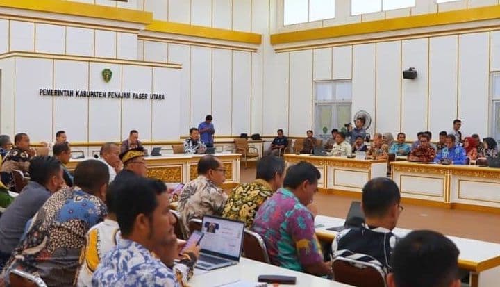 Pj Bupati Penajam Paser Utara Makmur Marbun, menekankan pentingnya kerja sama lintas sektor dalam mencapai tujuan pembangunan daerah.