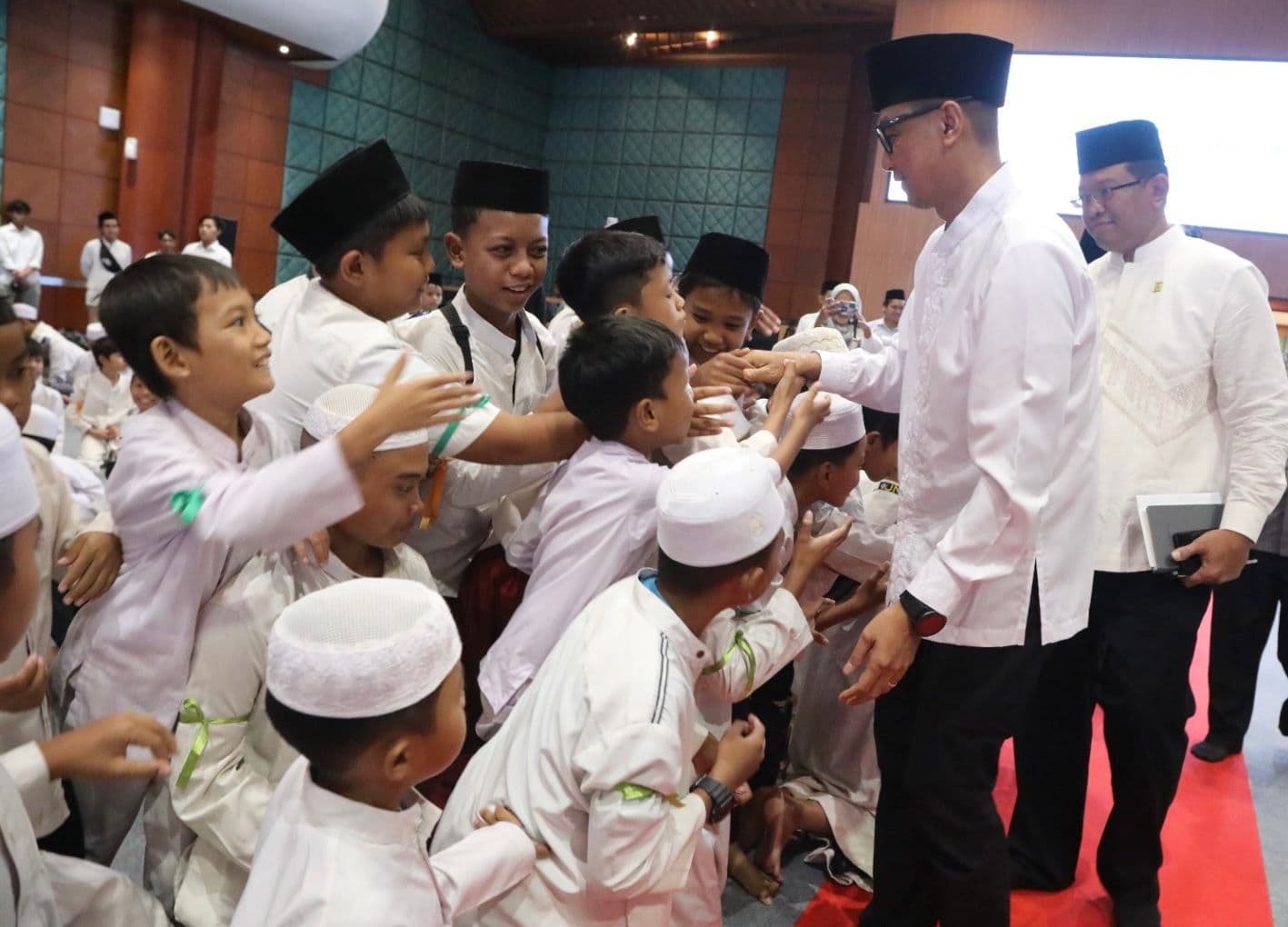 Yayasan Baitul Maal PLN Salurkan Bantuan Anak Yatim Hingga Difabel