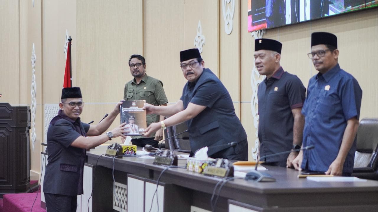 Wali Kota Balikpapan Sampaikan Nota Penjelasan LKPJ 2023 di Rapat Paripurna DPRD Balikpapan pada Senin 25 Maret 2024 