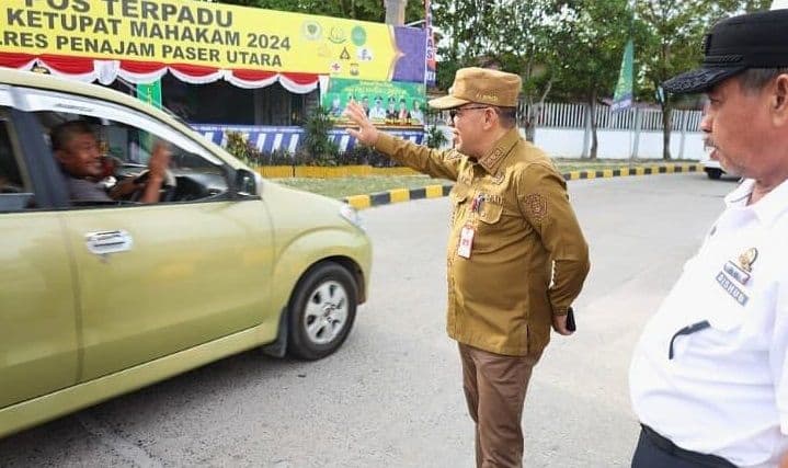 Penjabat (Pj) Bupati PPU Makmur Marbun meninjau langsung perkembangan arus mudik di dua lokasi yang menjadi titik pantau arus mudik lebaran di wilayah itu, Minggu (7/4/2023).