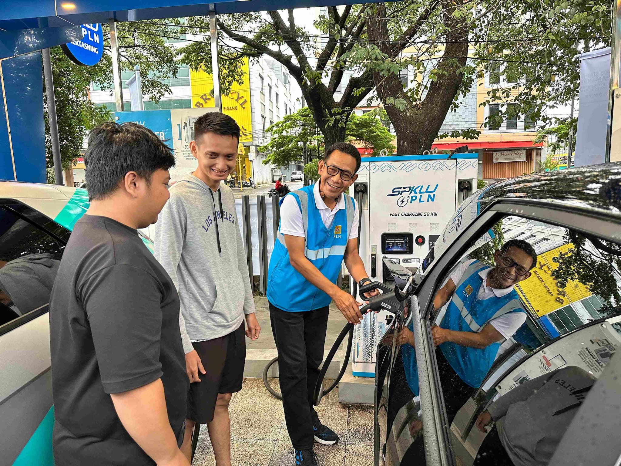 SPKLU PLN Sukses Layani Pemudik Pakai Kendaraan Listrik