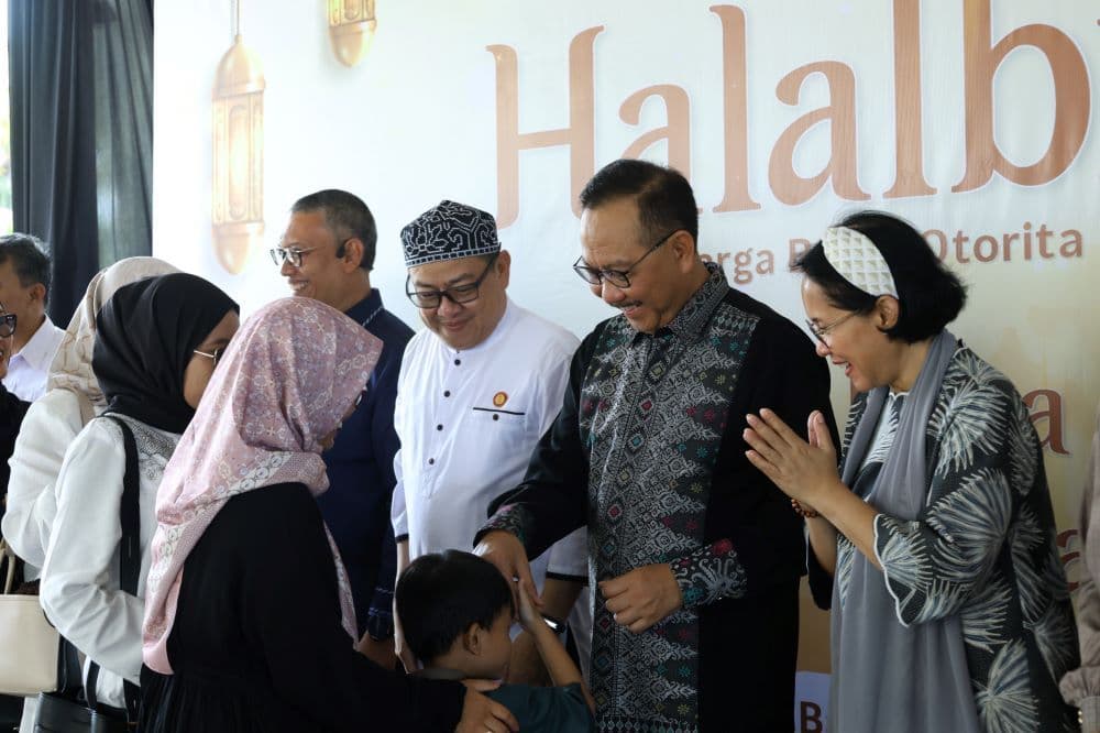 Kepala Otorita IKN, Bambang Susantono menyambut warga Balikpapan dalam halalbihalal Idulfitri 1445 Hijriah. 