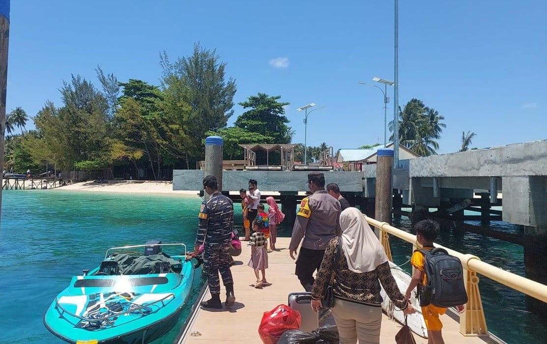 Petugas Pos Pam Lakukan Pengecekan Kelayakan Dermaga Pulau Derawan pada Selasa 16 April 2024