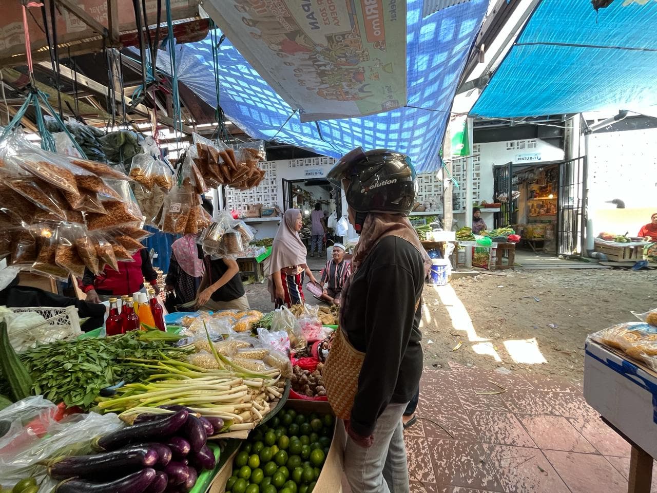 Pedagangan Blok yang menempati bangunan lama Pasar Klandasan