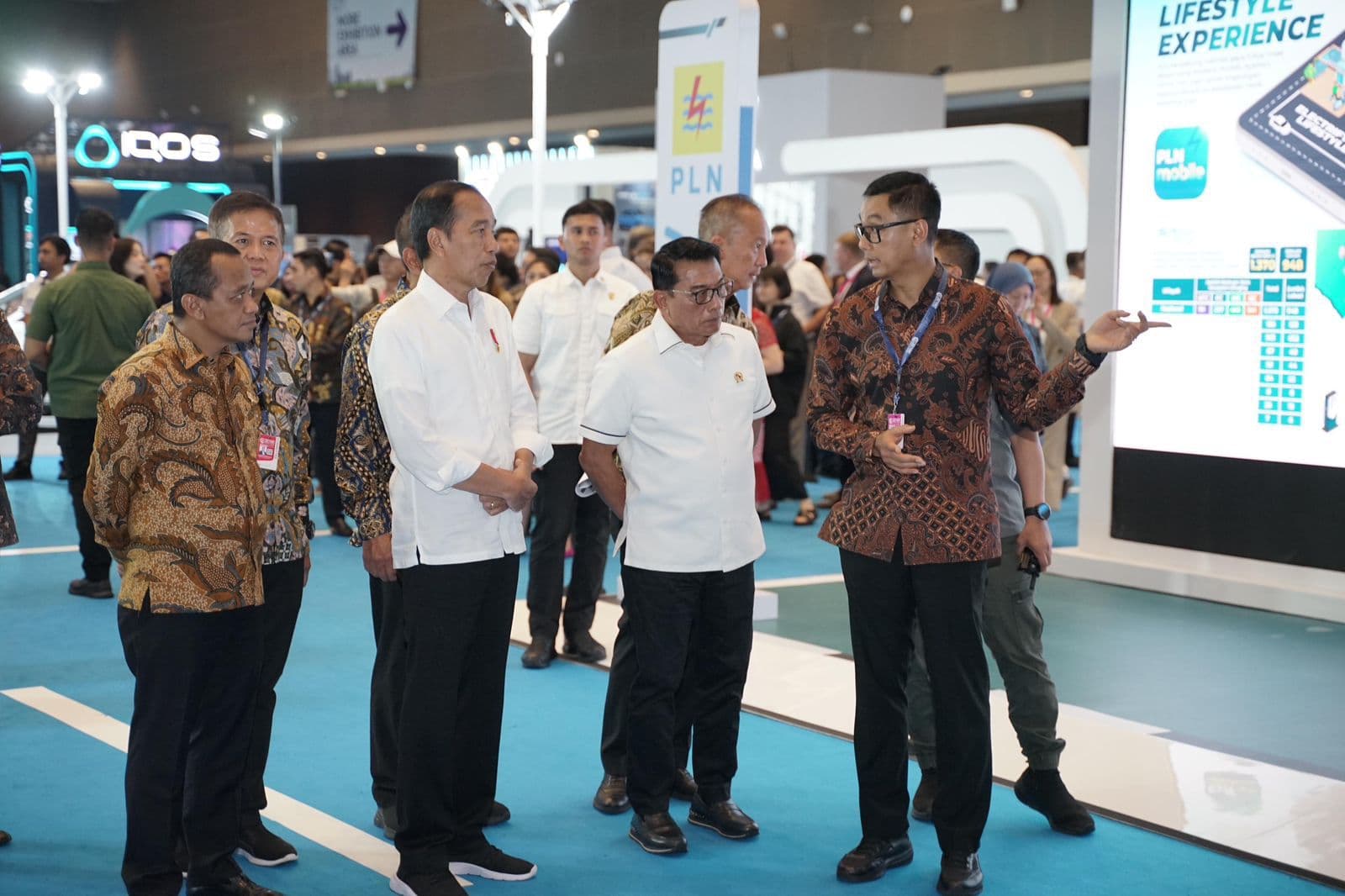 Dikunjungi Presiden Jokowi, Dirut PLN Paparkan Kesiapan Ekosistem Kendaraan Listrik 