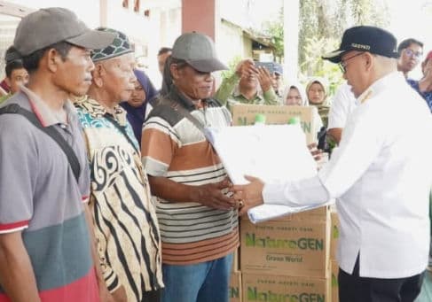 Petani di Babulu dan Waru Terima Bantuan Alsintan dan Pupuk Organik Cair  