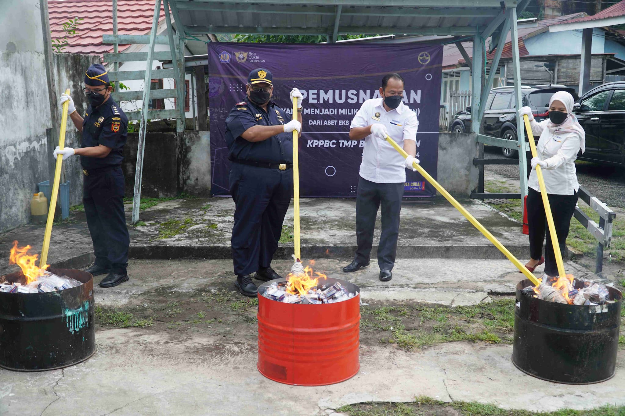 Bea Cukai Balikpapan Musnahkan Barang Kena Cukai Ilegal dan Barang Larangan 