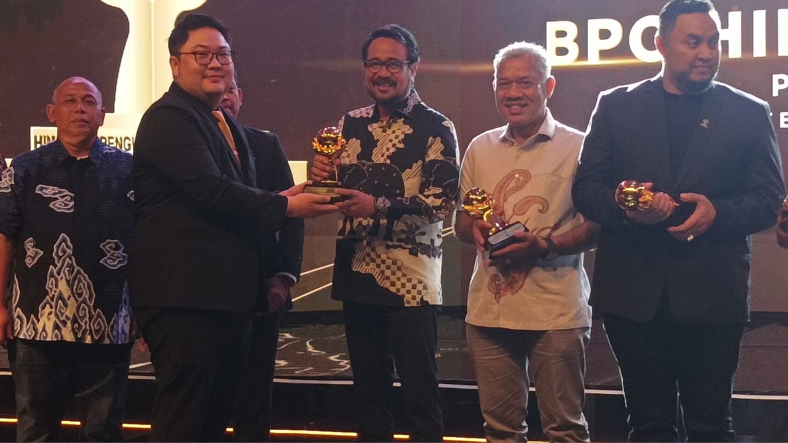 Wakil Ketua Dewan Perwakilan Rakyat Daerah Kota Balikpapan, Sabaruddin Panrecalle saat menghadiri pelantikan BPC HIPMI Kota Balikpapan Periode 2024-2027, di Ballroom Hotel Novotel Balikpapan, pada hari Minggu, 21 Juli 2024.