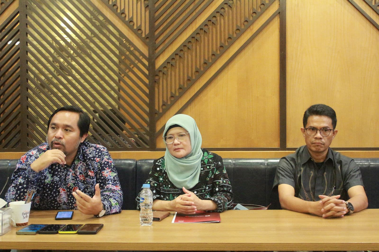 Wahyu Dhyatmika, CEO TEMPO Digital, Anna Marwiyati, Direktur IDNFinancials, Luther Kembaren, Anggota Komite Indeks52