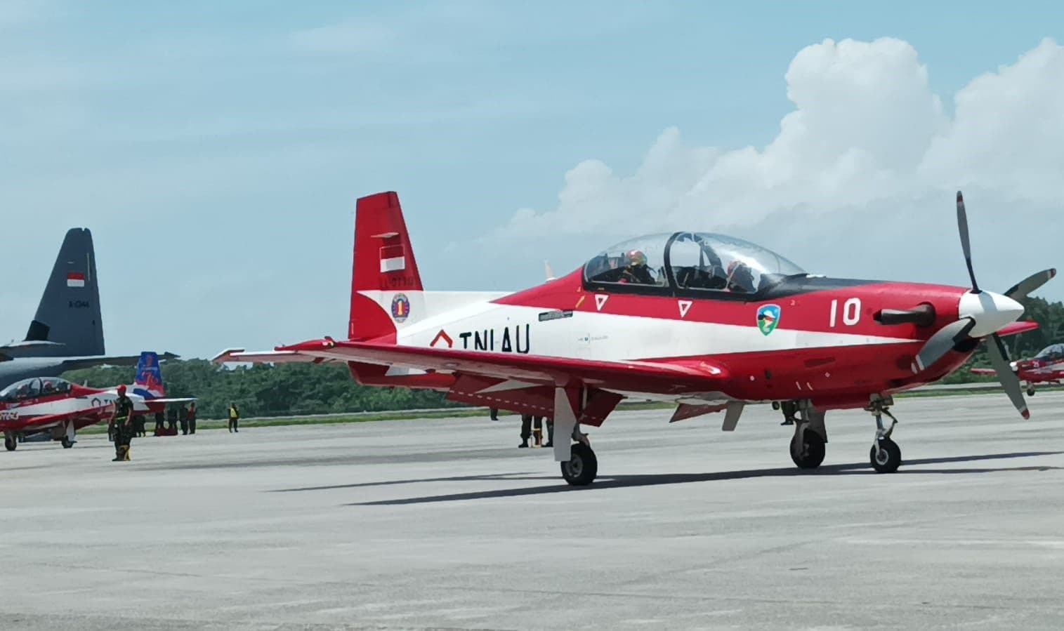 Pesawat KT-1B Jupiter Aerobatic Tim, tiba di Bandara Sultan Aji Muhammad Sulaiman (SAMS) Sepinggan Balikpapan, pada hari Sabtu, 10 Agustus 2024