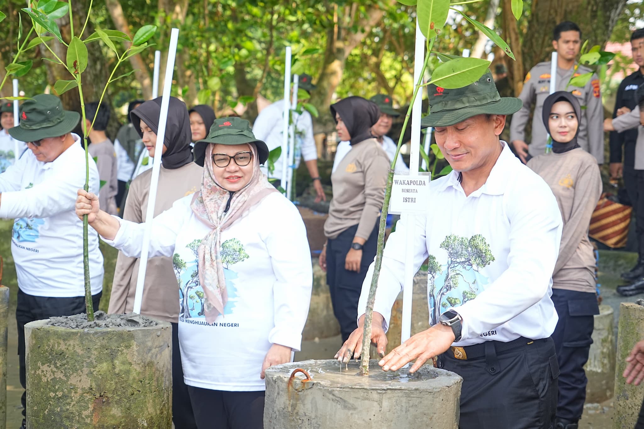 Peduli Lingkungan, Polda Kaltim Gelar Penanaman Pohon Mangrove 