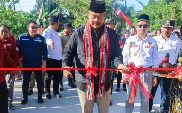 Bupati Kukar Edi Damansyah Resmikan semenisasi jalan di Desa Tanjung Batu, Rabu 11 September 2024