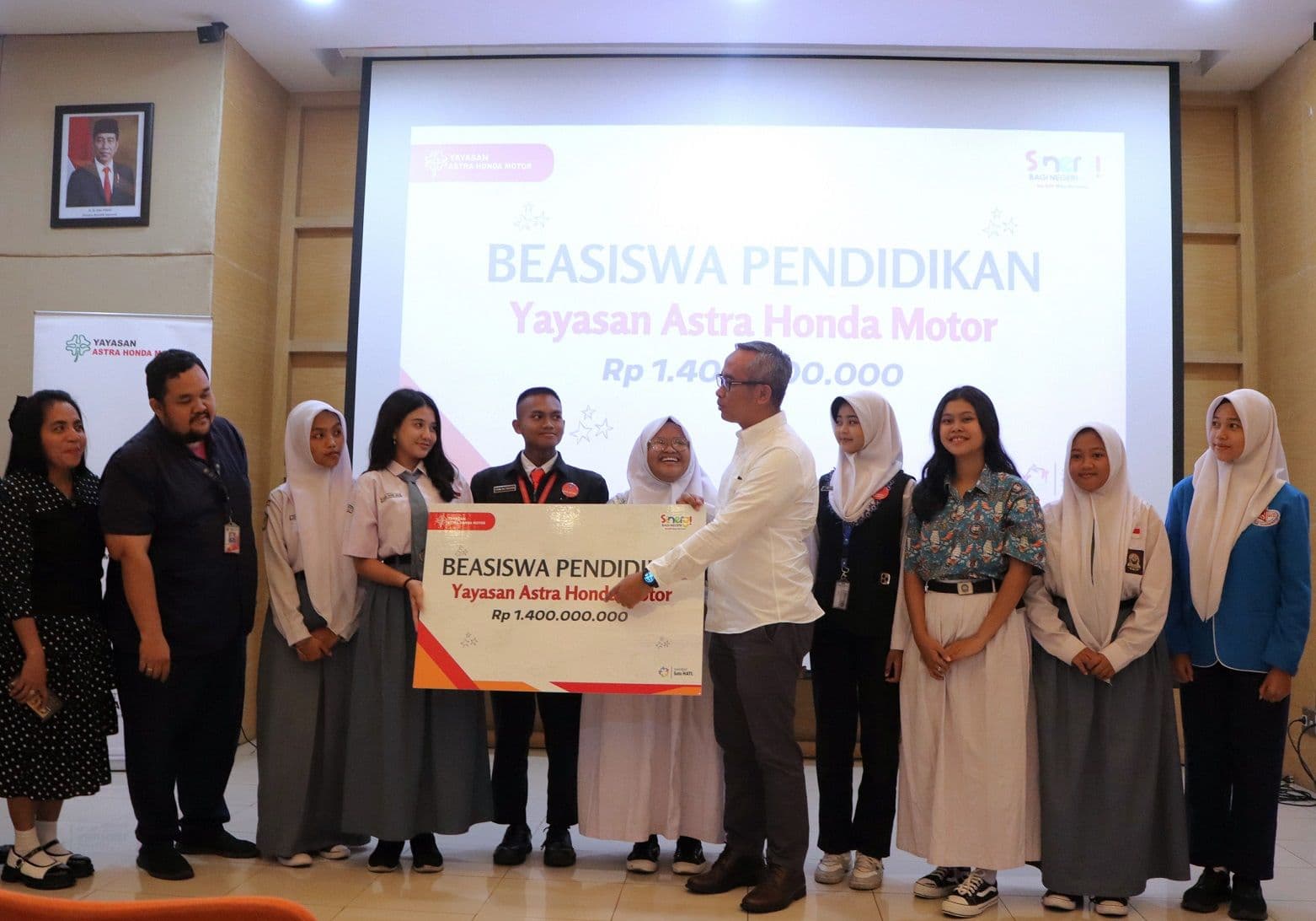 Duta Safety Riding Peroleh Beasiswa Pendidikan dari Yayasan AHM