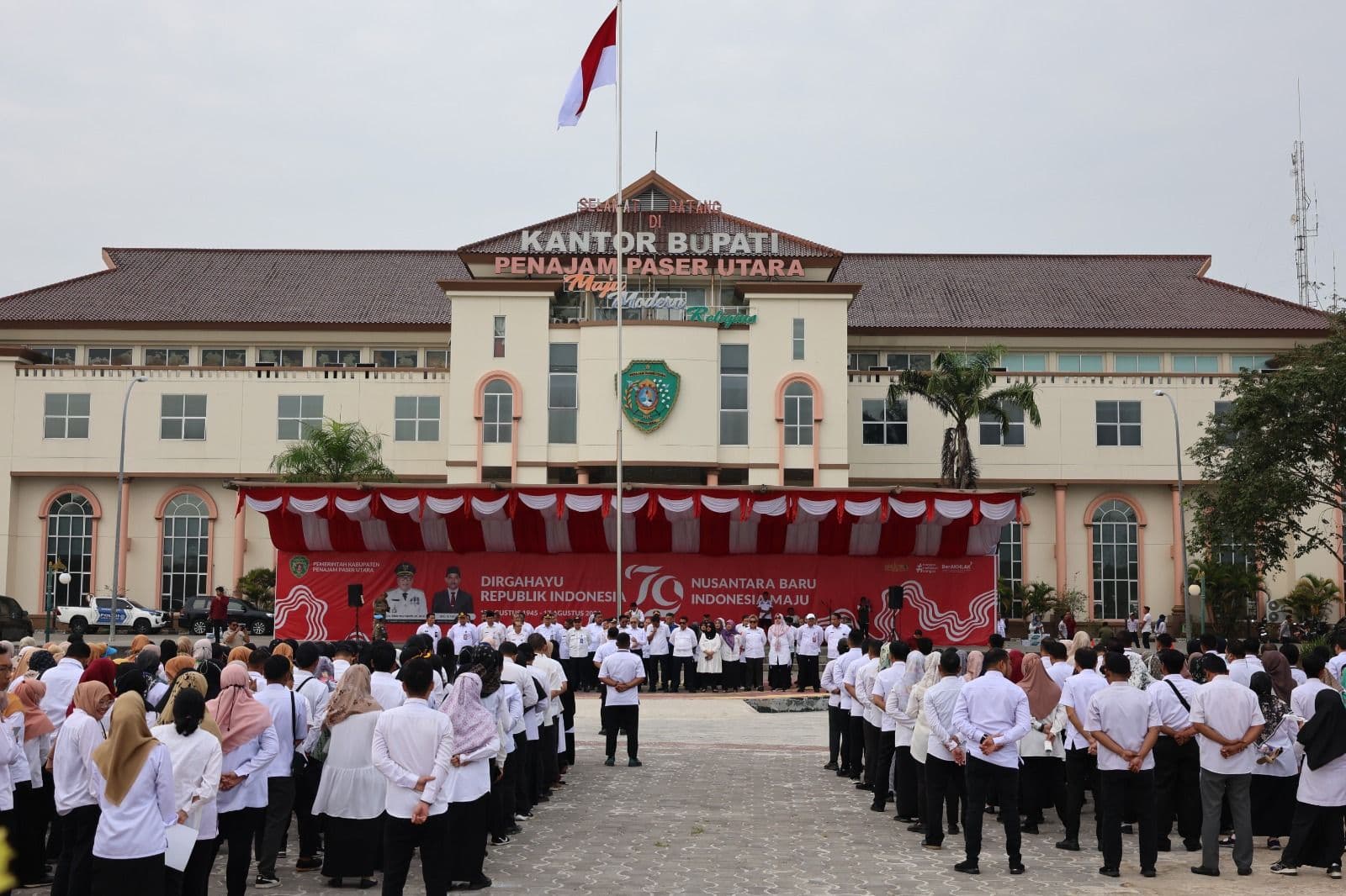 Suasana Haru Warnai Perpisahan Penjabat Bupati PPU Makmur Marbun di Apel Gabungan 