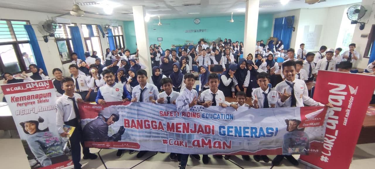Astra Motor Kaltim 1 dan AHM Gaungkan Berkendaraan Aman di SMP Negeri 1 PPU