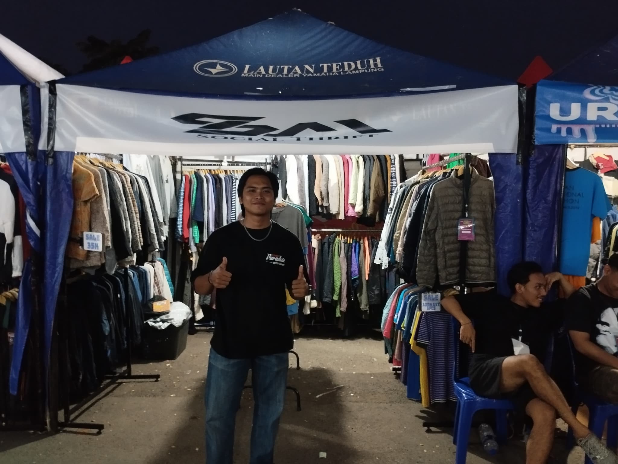 Pakaian bekas impor, gaya, namun tetap murah. Pemerintah kembali tegaskan larangan impor pakaian bekas. (TrenAsia)