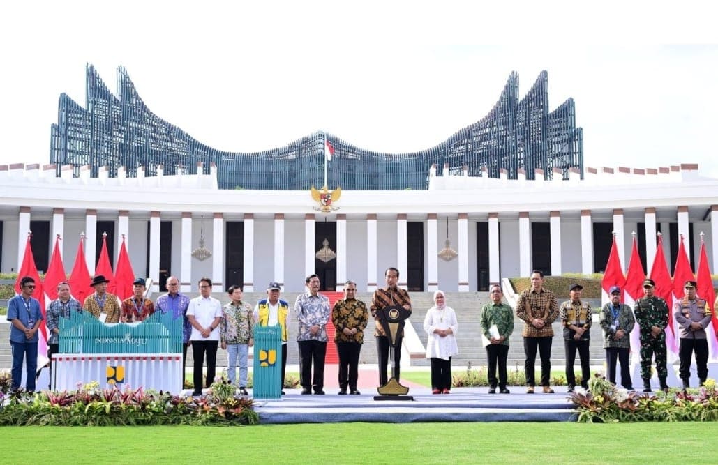 Presiden Jokowi meresmikan Istana Negara 