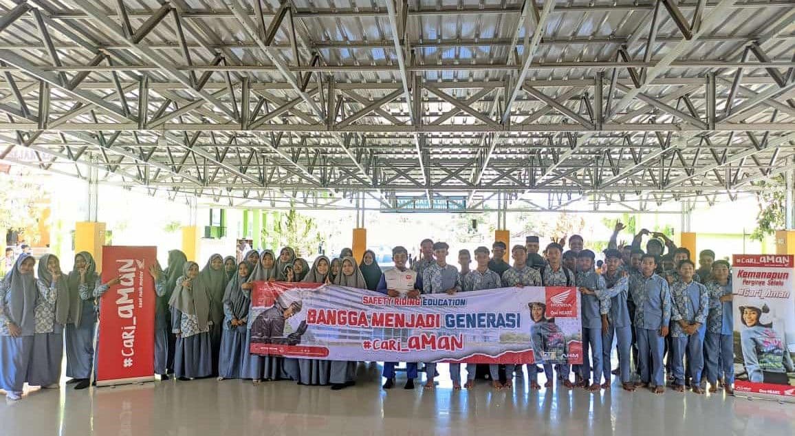 Astra Motor Kaltim 1 Gaungkan Keselamatan Berkendara di SMA IT AL Hikmah PPU