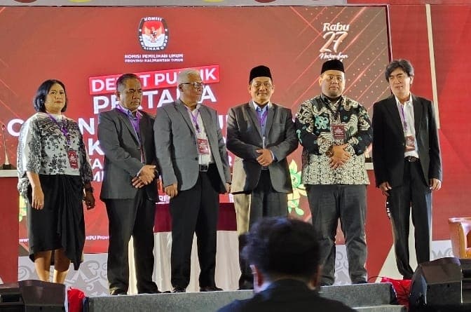 Ketua KPU Fahmi Idris bersama tim panelis debat yang diketuai Prof Zurqoni.