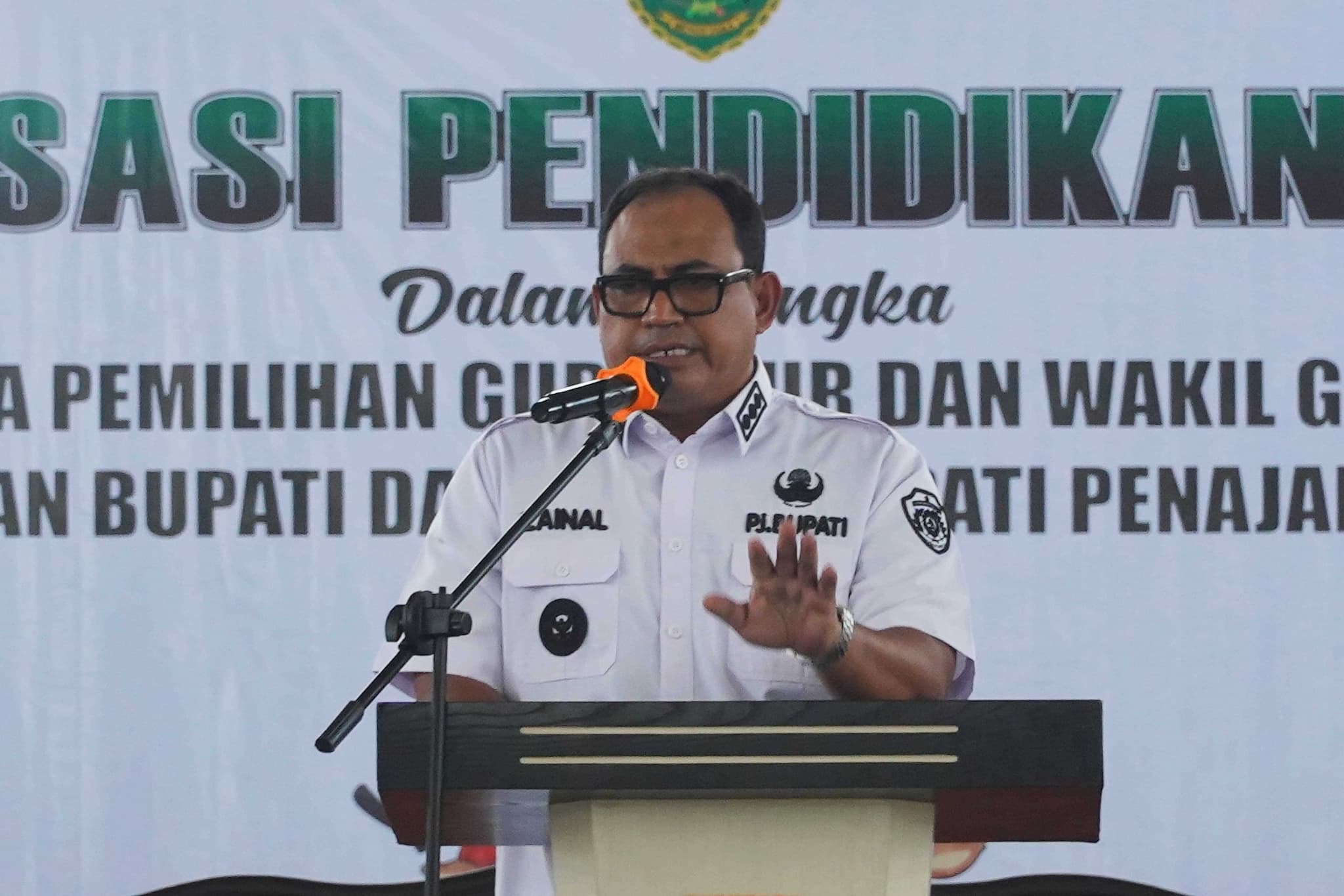 Buka Sosialisasi Pendidikan Politik, Pj Bupati PPU Ajak Generasi Muda Gunakan Hak Suaranya 