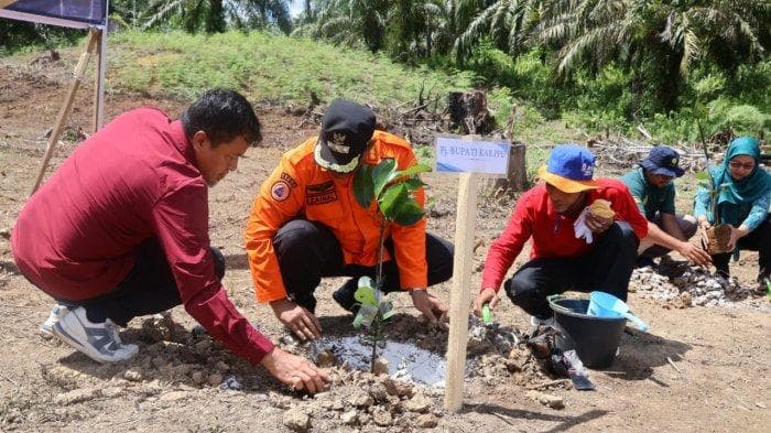 Pj Bupati PPU Canangkan Bulan Bhakti Gotong Royong  (Foto Humas Pemkab PPU)