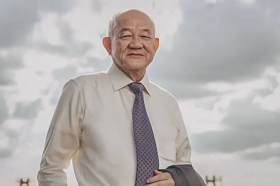 Low Tuck Kwong masih menjadi pemegang saham mayoritas Bayan. Haji Isam belum tercatat.