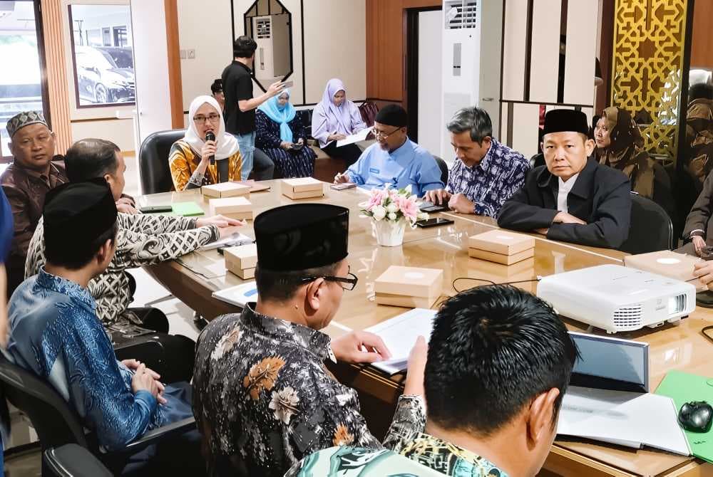 Pertemuan Asisten I Sekretariat Kabupaten Kutai Timur dengan Pengurus Lembaga Pengembangan Tilawatil Qur'an (LPTQ) Provinsi Kaltim di Sekretariat LPTQ Kaltim, Jalan Awang Long, Samarinda, pada Jumat, 11 April 2025.