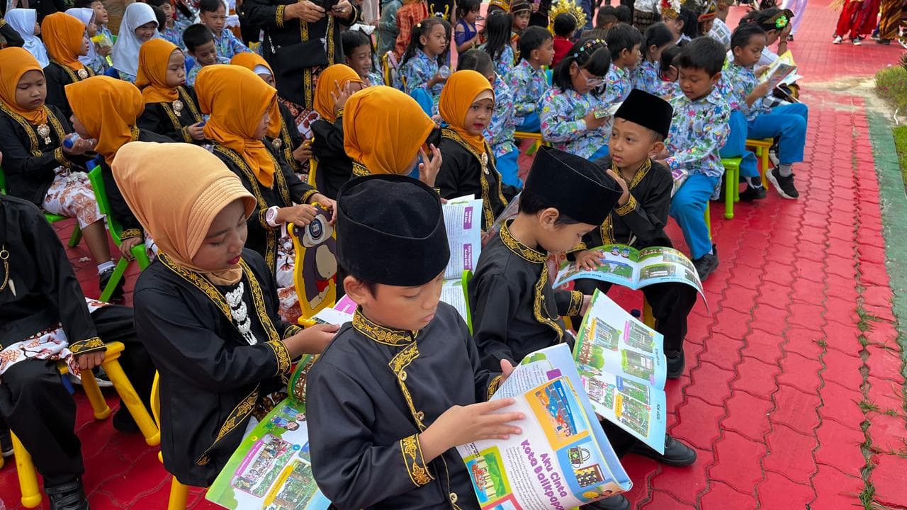 Hardiknas, Buku “Aku Cinta Balikpapan” Diperkenalkan Usia Dini