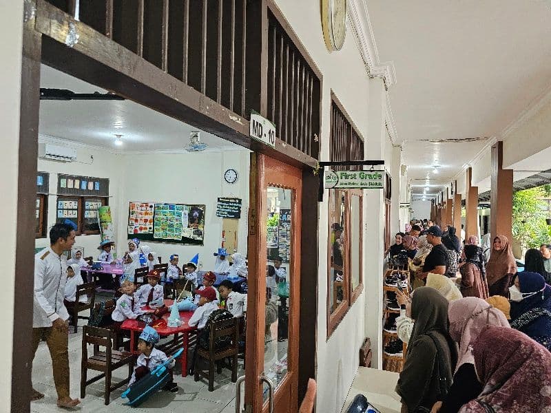 Gubernur Kaltim Rudy Mas'ud menyebut pemerintah telah menggelontorkan bantuan insentif kepada guru non ASN. 
