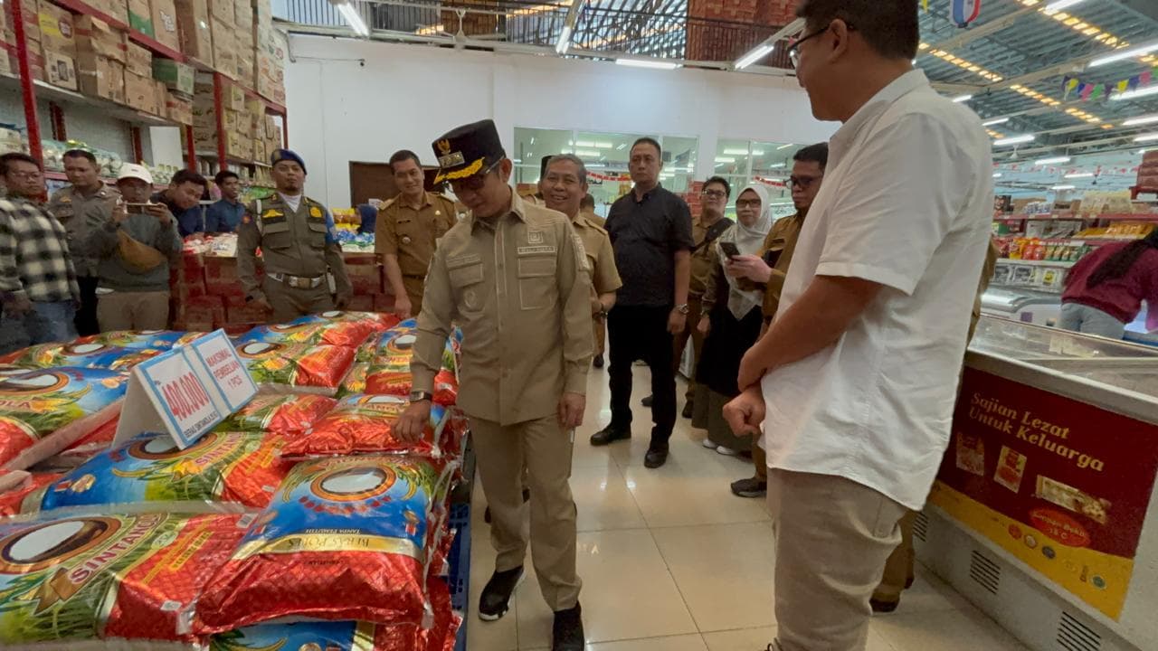 Wali Kota Minta Warga Tak Panik, Stok Beras Dipastikan Masih Aman