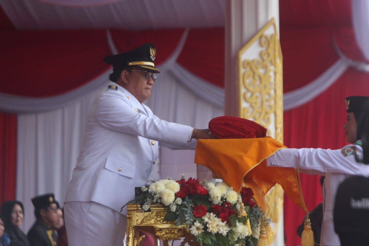 Penurunan Duplikat Bendera Pusaka Diakhiri dengan Kirab 