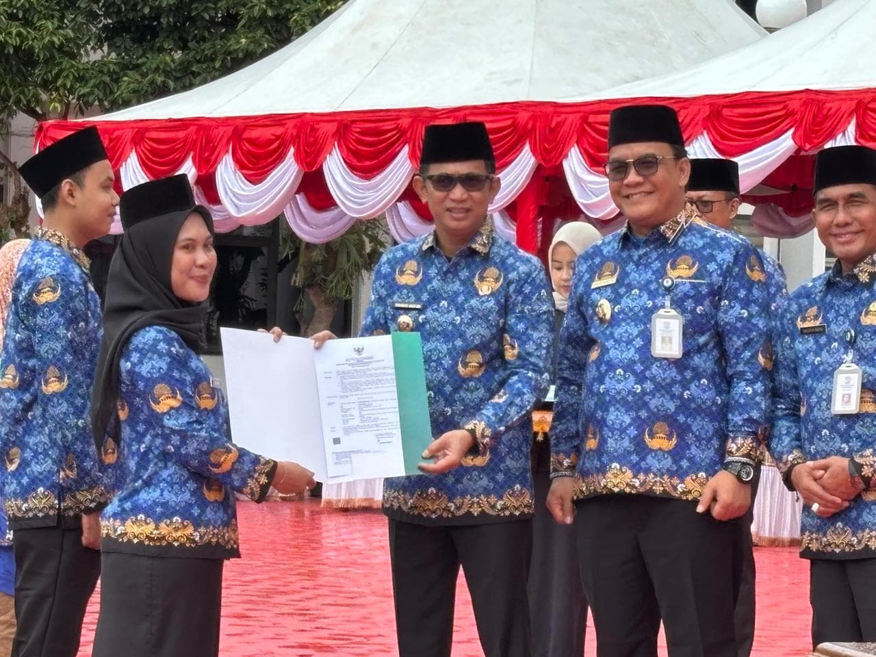 Wali Kota Balikpapan Lantik ASN, Serahkan SK Pensiun dan Bonus Atlet