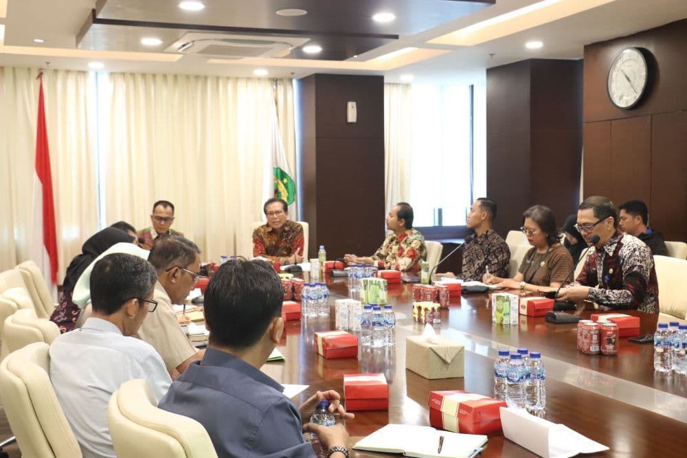 Duta Besar Luar Biasa dan Berkuasa Penuh RI untuk Kazakhstan, Fadjroel Rachman, menyampaikan peluang ekspor dari Kaltim. (Foto: Diskominfo Kaltim)