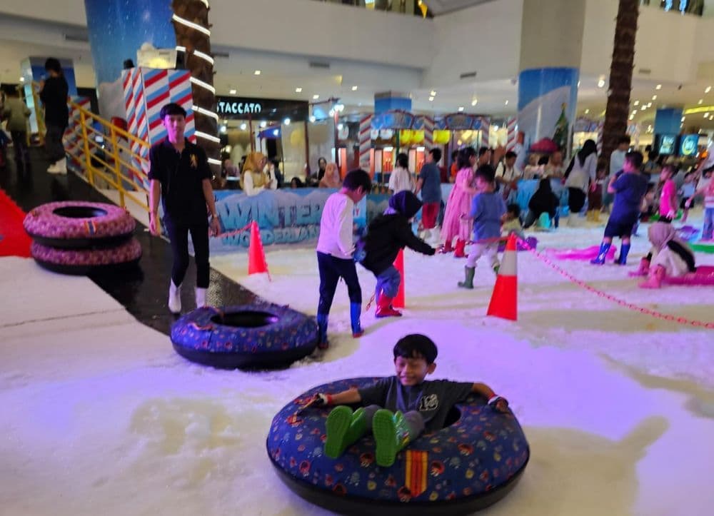 Arena bermain anak di Pencaity Mal Balikpapan. Saham BSBK meroket dalam sebualn terakhir, bangkit dari 'tidur' panjang.