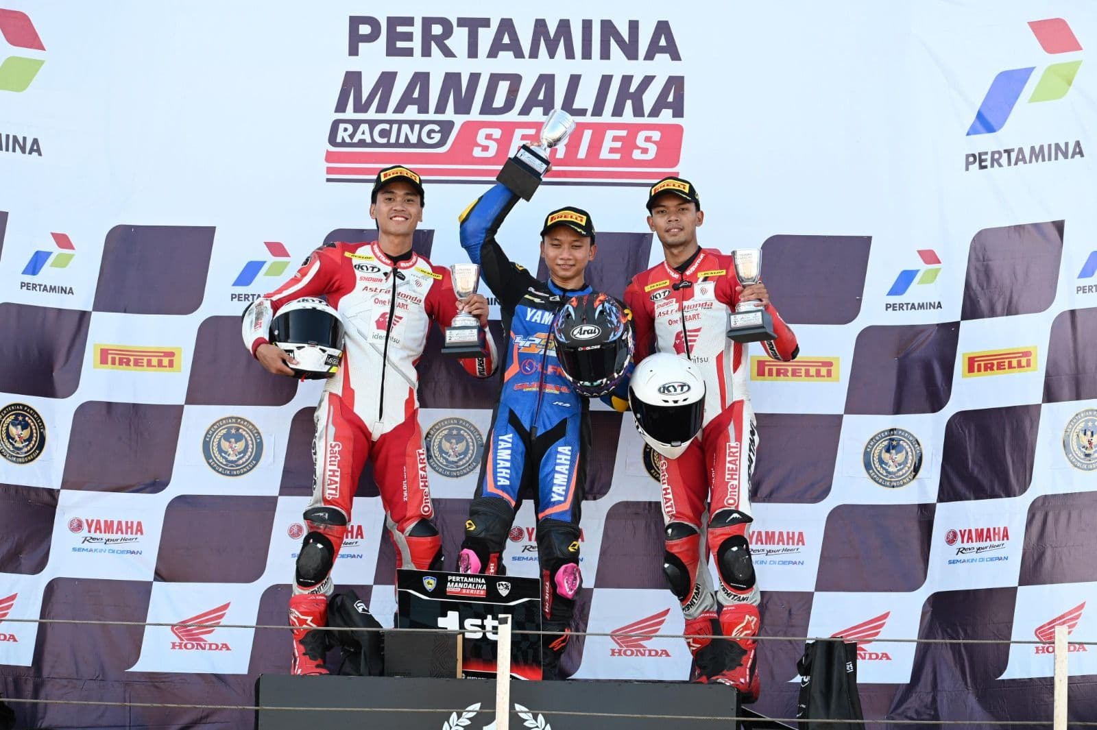 Mandalika – Pebalap Astra Honda Racing Team (AHRT) mendominasi kelas National Supersport 600cc (NSS600) dalam seri keempat Mandalika Racing Series (MRS) 2025.