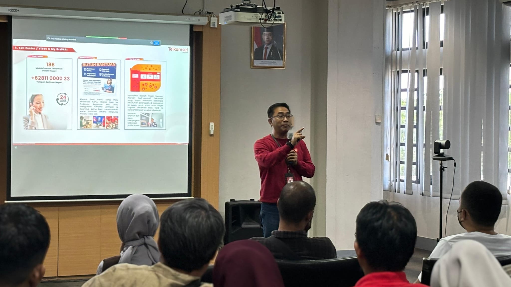 General Manager Customer Care Retention Telkomsel Area Pamasuka, Arief Hidayatus Sefian menjelaskan Layanan Multi-Kanal Telkomsel dalam Media Update pada Rabu 24 September 2025