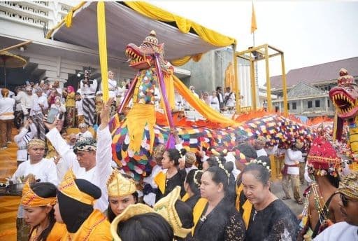 Prosesi mengukur naga di puncak acara Erau 2025. (Adpimprov/Hudais)