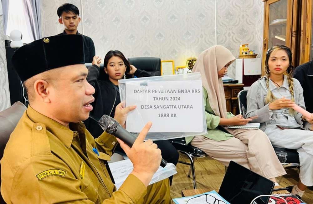 Dinas Pengendalian Penduduk dan Keluarga Berencana (DPPKB) Kabupaten Kutai Timur (Kutim), Achmad Junaidi, meluncurkan program Cap Jempol untuk menekan angka stunting. (Prokom/ Dewi)