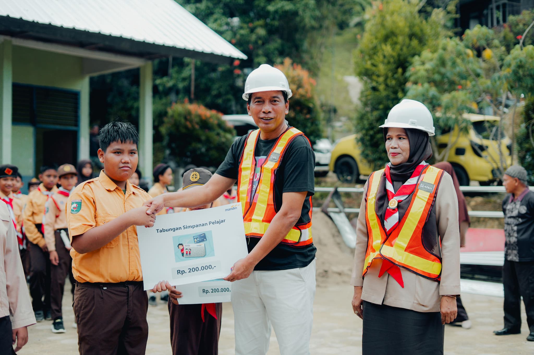 Dorong Peningkatan Pendidikan Nasional, Mandiri Peduli Sekolah Wujudkan Lingkungan Belajar Layak di Kalimantan
