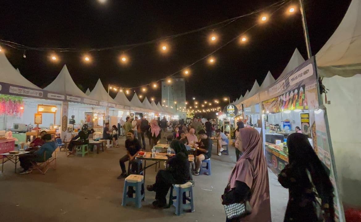 Stand UMKM berjajar di Halaman Dome Balikpapan 