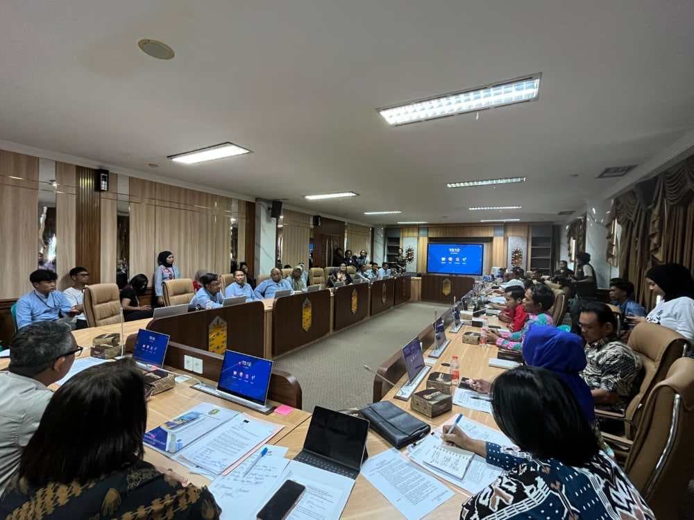 Suasana dialog antara Pemerintah Kutai Timur, manajemen PT Pamapersada Nusantara dengan serikat pekerja. (Foto: Prokom/Dewi)