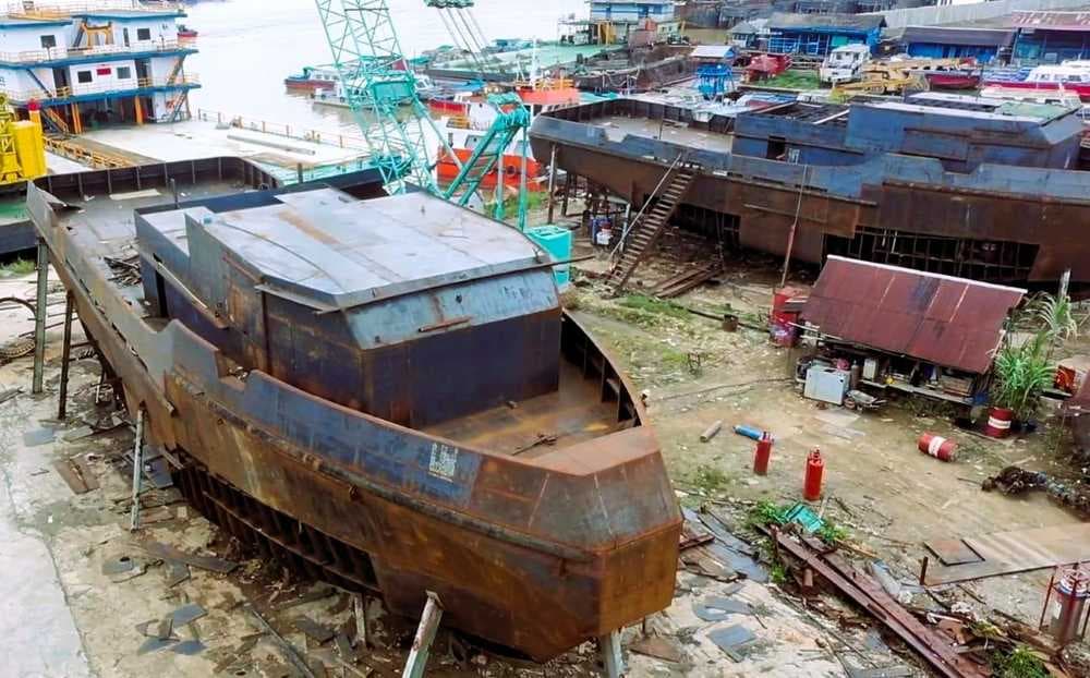 Industri galangan kapal di Kalimantan Timur mulai hidup lagi. DPMPTSP Kaltim mencatat investasi lokal mencapai Rp19 triliun pada semester II tahun 2025.