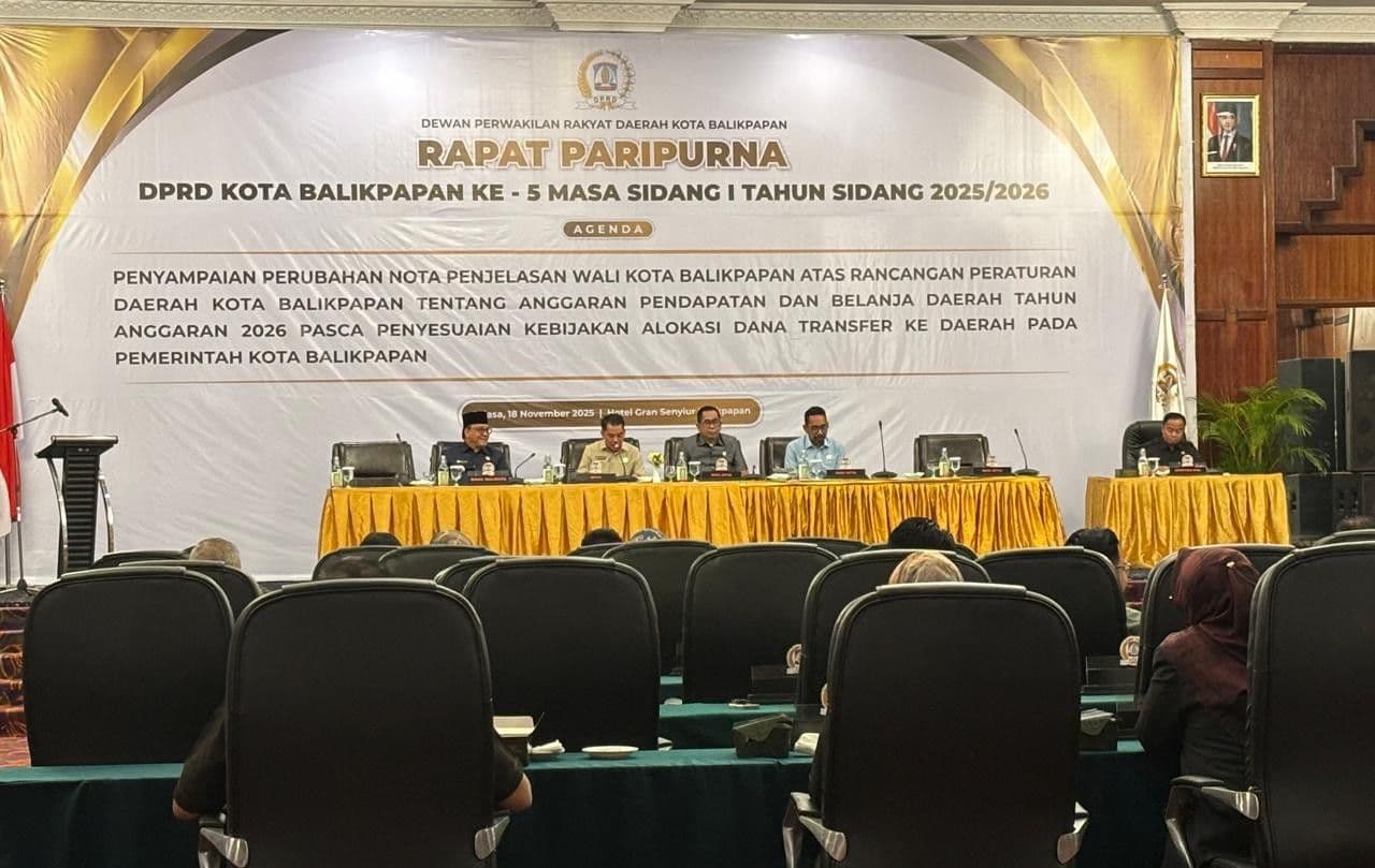 Rapat Paripurna Penyampaian Perubahan Nota Penjelasan Wali Kota atas Rancangan Peraturan Daerah tentang Anggaran Pendapatan dan Belanja Daerah (APBD) 2026, Selasa (18/11/2025)