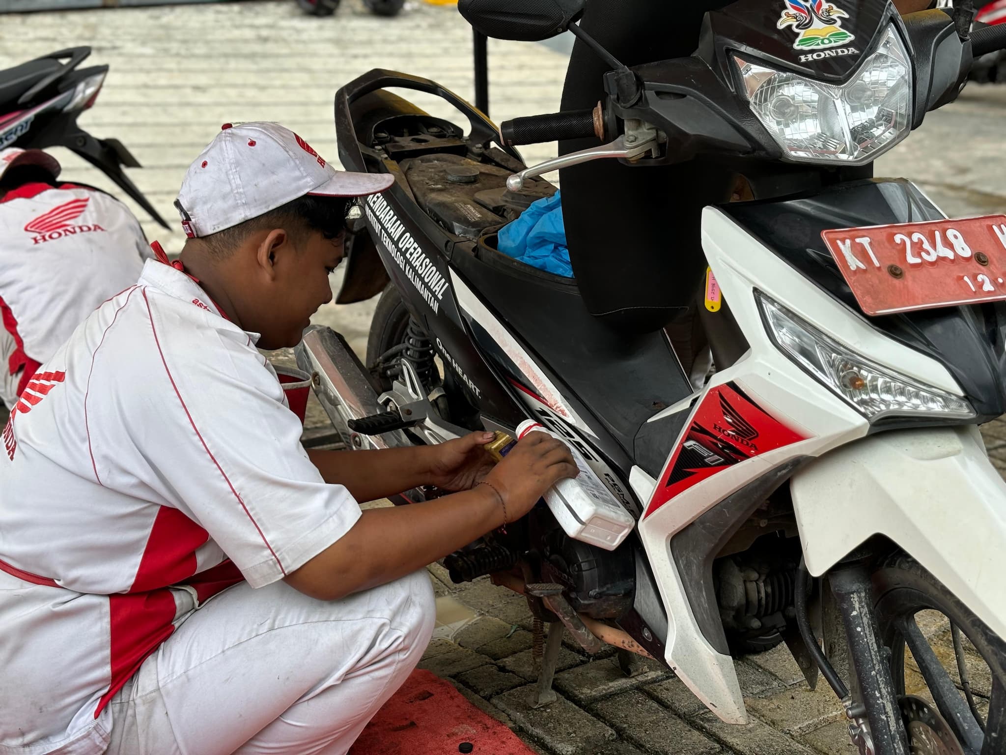 Jangan Sepelekan! Ini Alasan Motor Wajib Dicuci Setelah Hujan