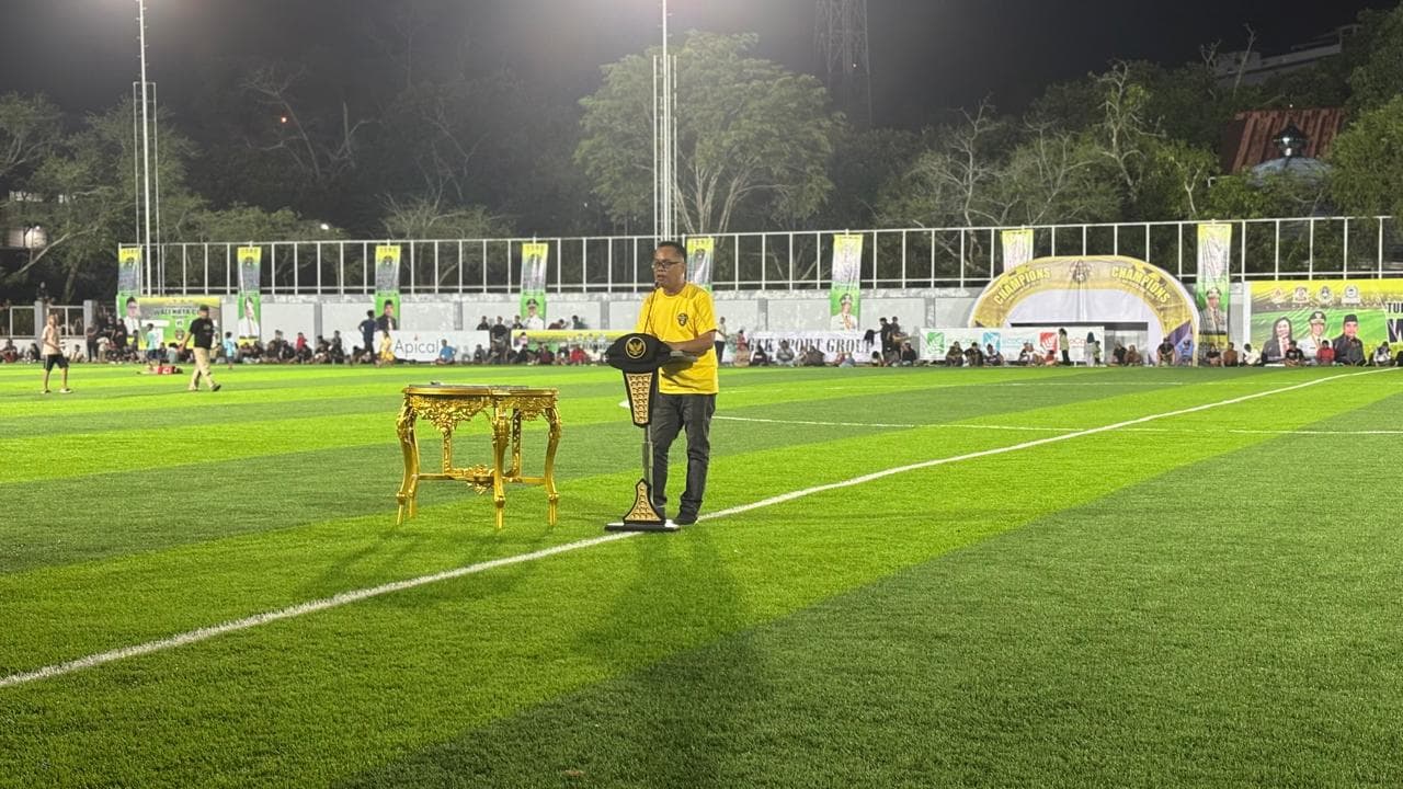 Wahyullah Bandung memberikan sambutan dalam peresmian Lapangan Sebaru.
